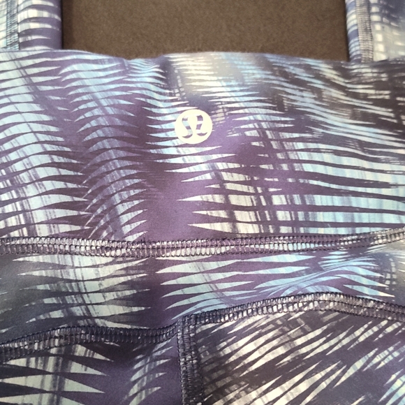 LULULEMON - Picture 3 of 4